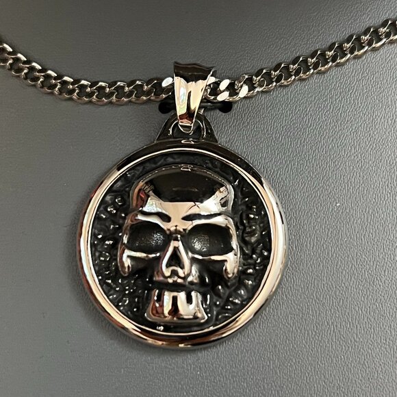 NEW Ed Hardy Skull Pendant Mens Stainless Steel Necklace - Picture 2 of 9